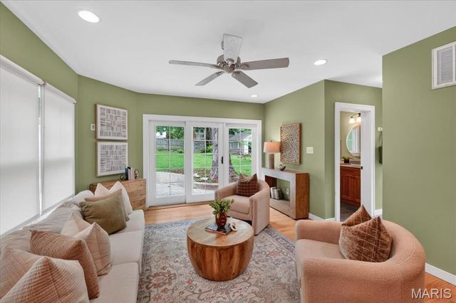 409 Summit Avenue, Webster Groves, MO 63119