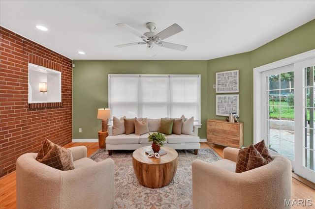 409 Summit Avenue, Webster Groves, MO 63119