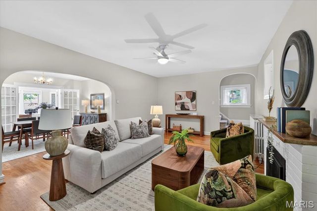 409 Summit Avenue, Webster Groves, MO 63119