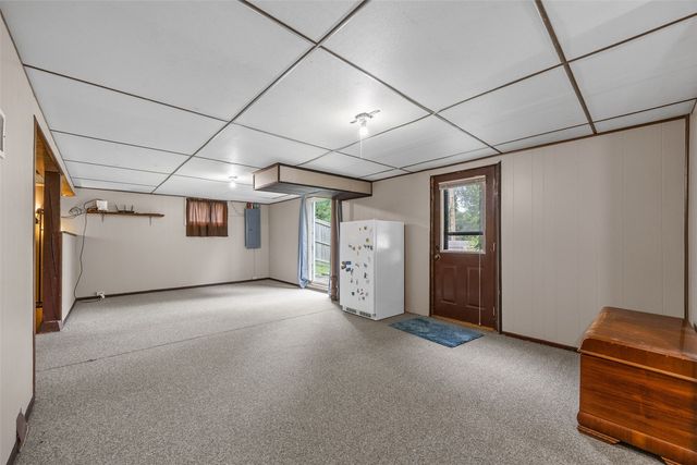 1224 18th Street NW, Cedar Rapids, IA 52405