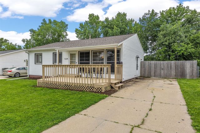 1224 18th Street NW, Cedar Rapids, IA 52405