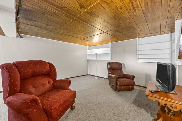 1224 18th Street NW, Cedar Rapids, IA 52405