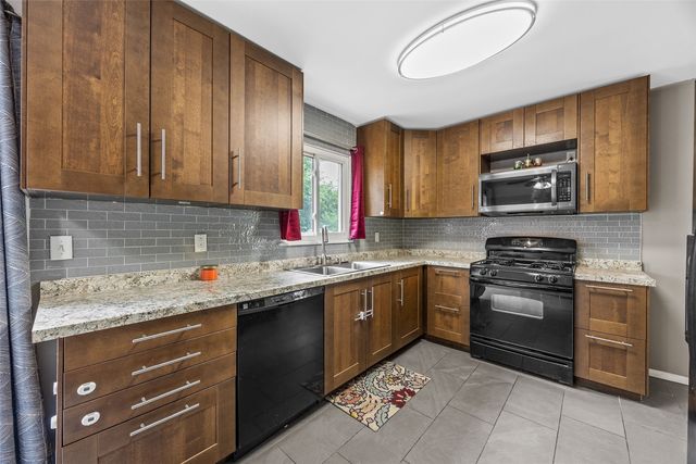 1224 18th Street NW, Cedar Rapids, IA 52405