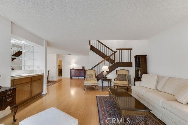 18200 Andrea Circle 6, Northridge (los Angeles), CA 91325