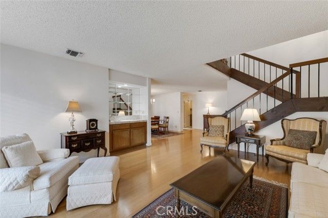 18200 Andrea Circle 6, Northridge (los Angeles), CA 91325