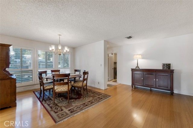 18200 Andrea Circle 6, Northridge (los Angeles), CA 91325