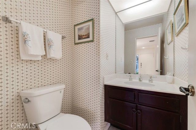 18200 Andrea Circle 6, Northridge (los Angeles), CA 91325