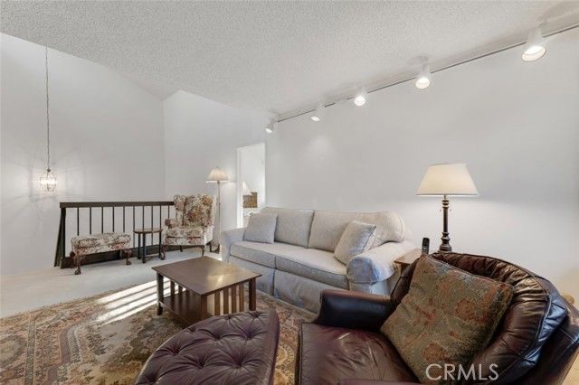 18200 Andrea Circle 6, Northridge (los Angeles), CA 91325