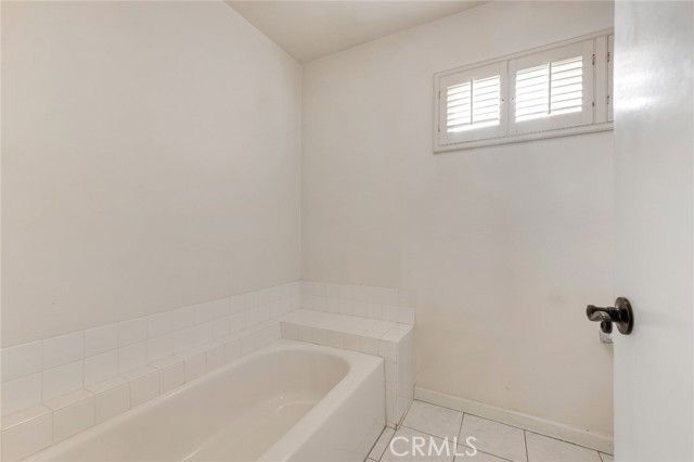 18200 Andrea Circle 6, Northridge (los Angeles), CA 91325