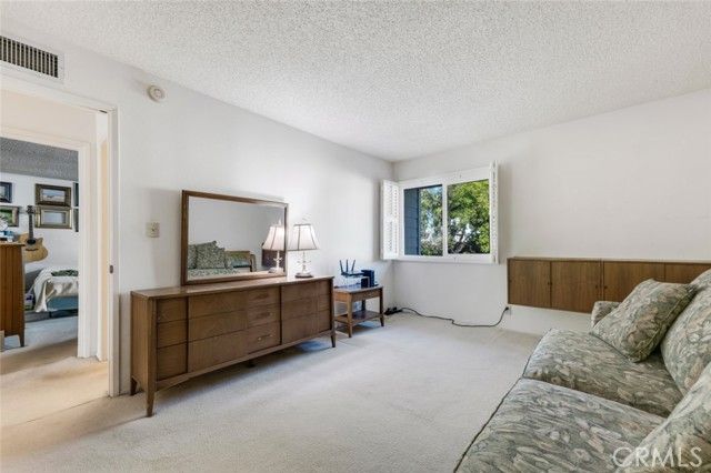 18200 Andrea Circle 6, Northridge (los Angeles), CA 91325