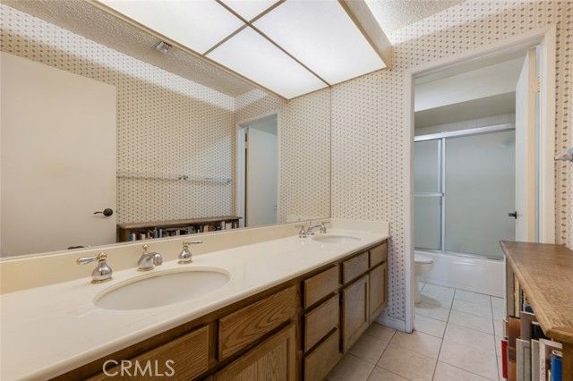 18200 Andrea Circle 6, Northridge (los Angeles), CA 91325