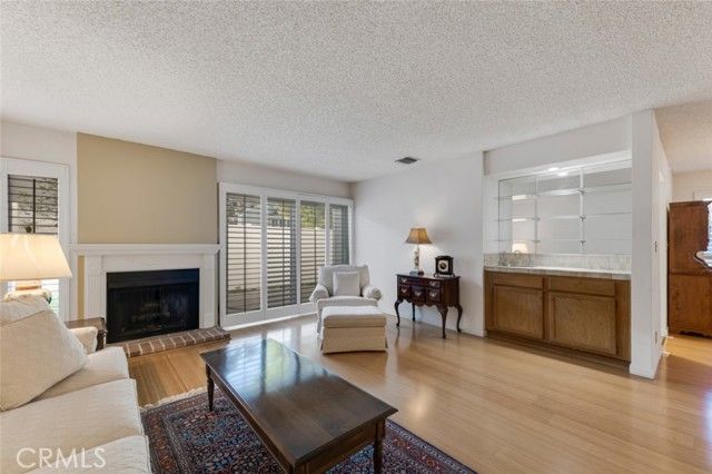 18200 Andrea Circle 6, Northridge (los Angeles), CA 91325