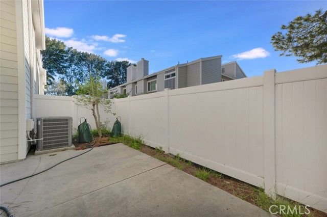 18200 Andrea Circle 6, Northridge (los Angeles), CA 91325