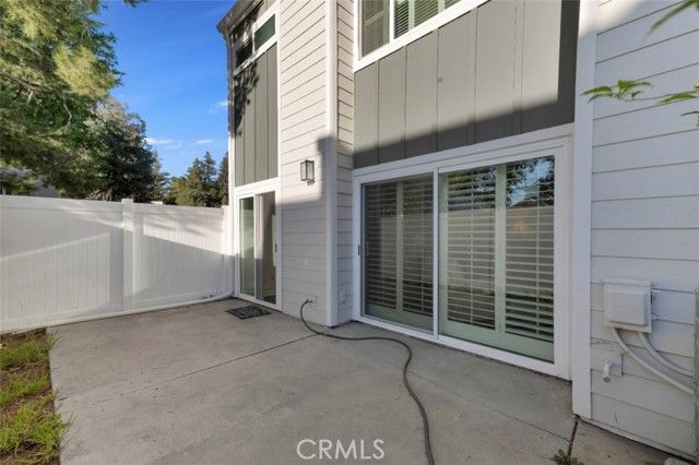 18200 Andrea Circle 6, Northridge (los Angeles), CA 91325