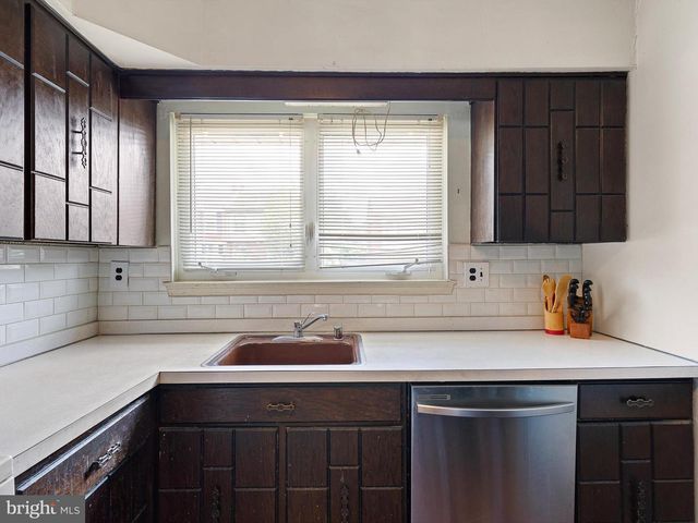 10 DUQUESNE CT, New Castle, DE 19720