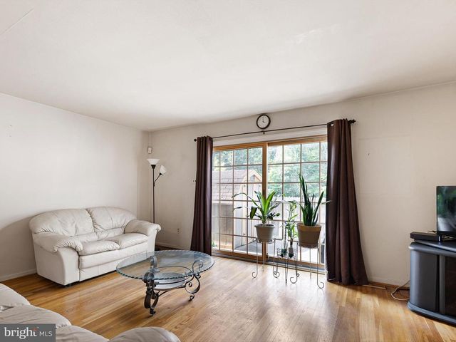 10 DUQUESNE CT, New Castle, DE 19720
