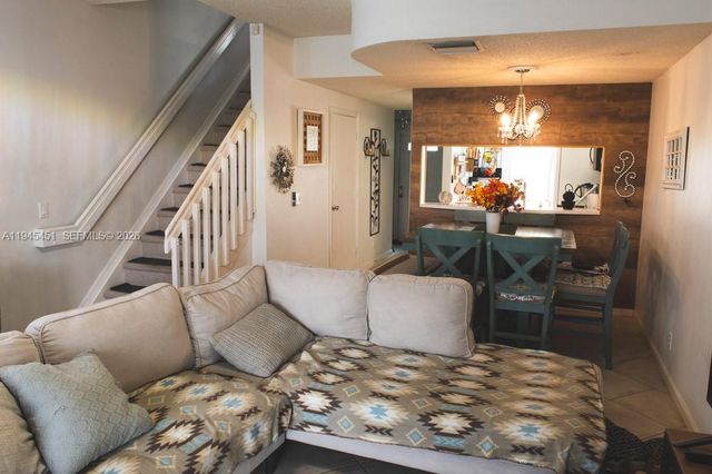 201 Mallory Ct, Weston, FL 33326