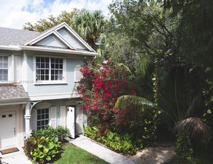 201 Mallory Ct, Weston, FL 33326
