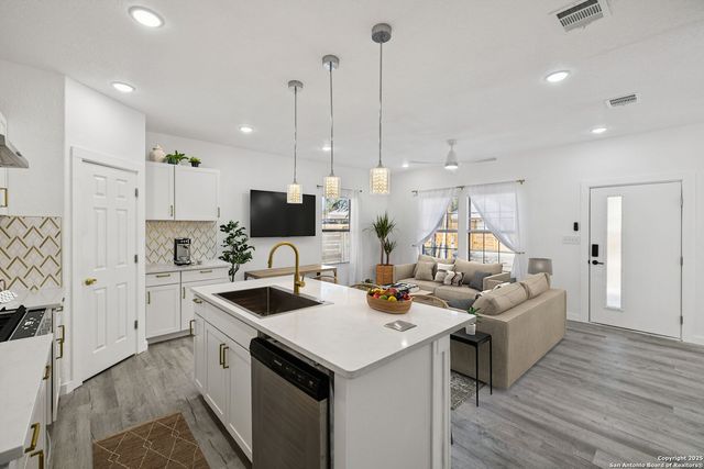 120 Canadian St, San Antonio, TX 78202