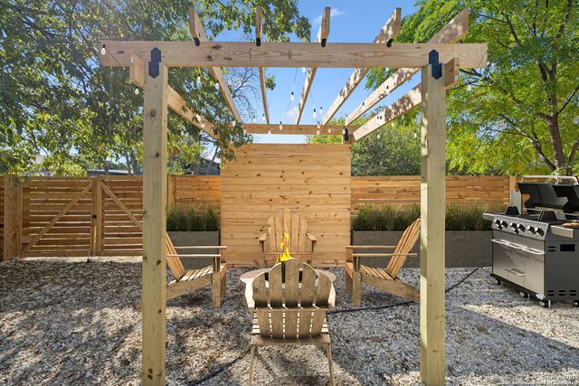 120 Canadian St, San Antonio, TX 78202