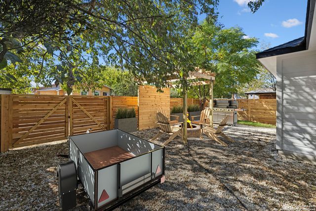 120 Canadian St, San Antonio, TX 78202