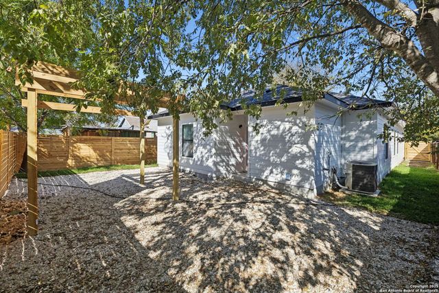 120 Canadian St, San Antonio, TX 78202