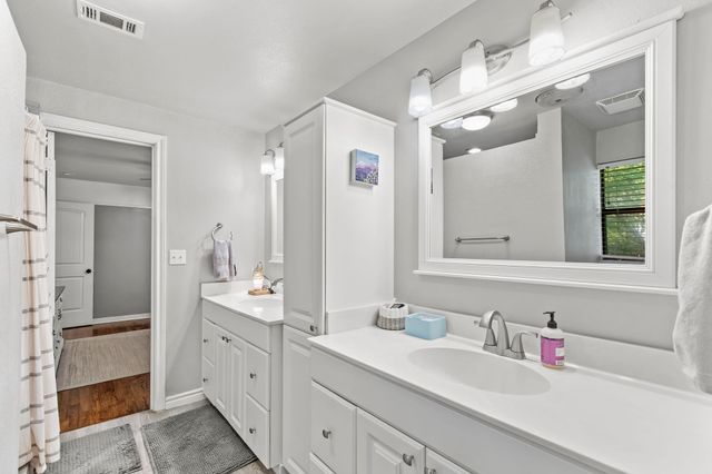900 W Reeves, Decatur, TX 76234