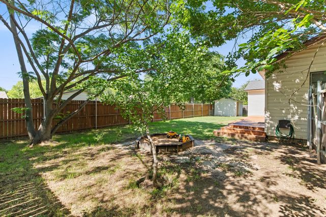 900 W Reeves, Decatur, TX 76234