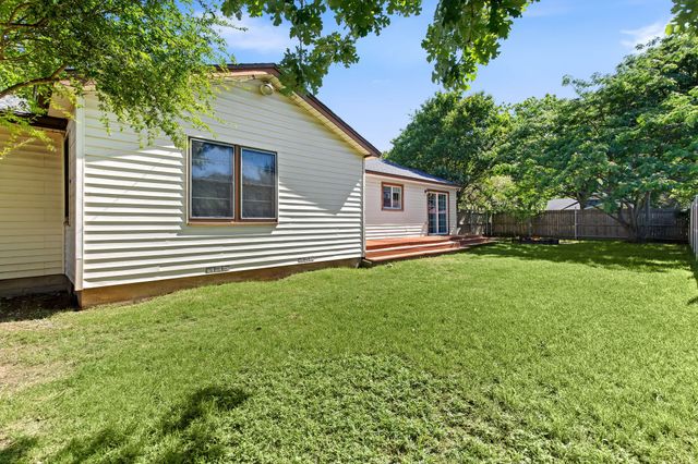 900 W Reeves, Decatur, TX 76234