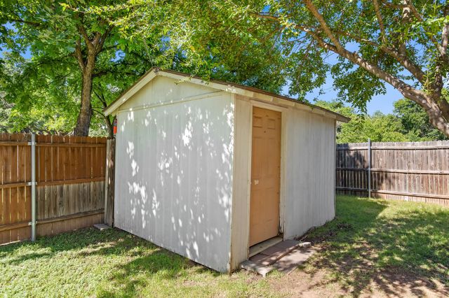 900 W Reeves, Decatur, TX 76234