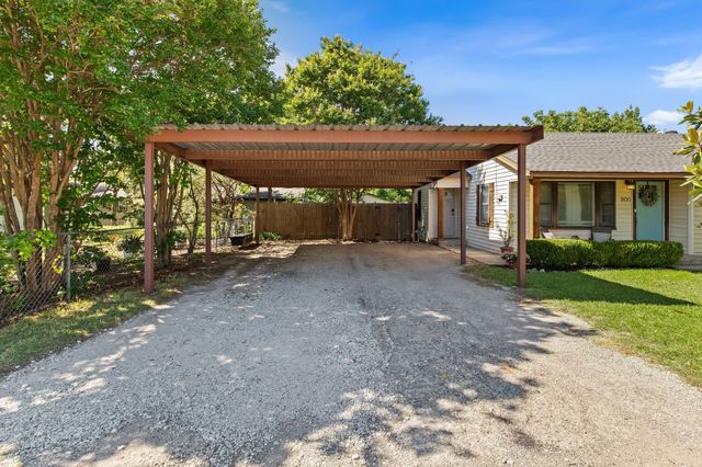 900 W Reeves, Decatur, TX 76234