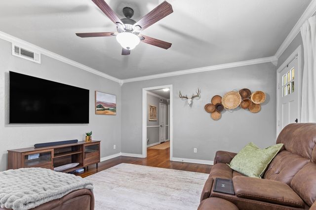 900 W Reeves, Decatur, TX 76234