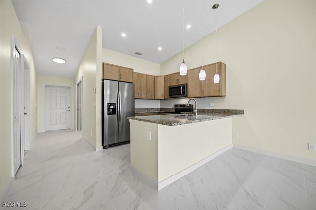 812-814 Mohawk PKWY, Cape Coral, FL 33914