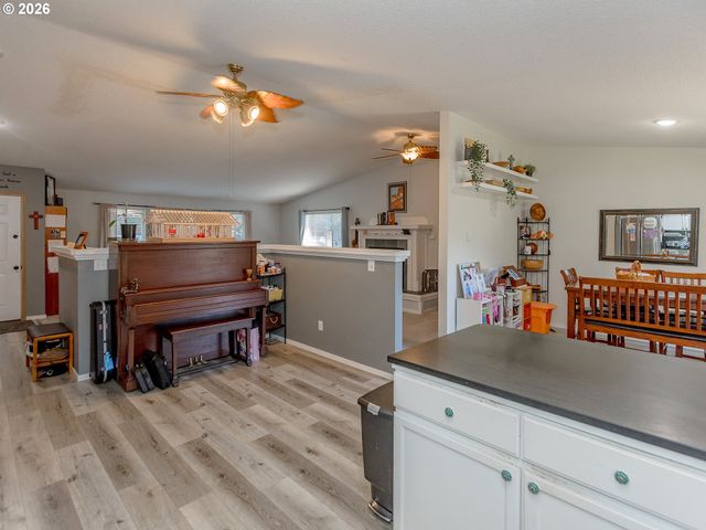 111 LAUREL Ln, Washougal, WA 98671