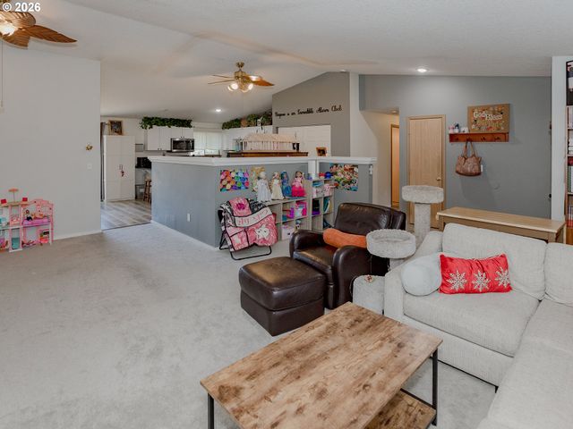111 LAUREL Ln, Washougal, WA 98671