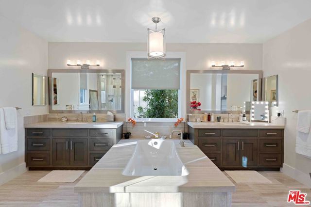 111 Lake Sherwood Drive, Lake Sherwood, CA 91361