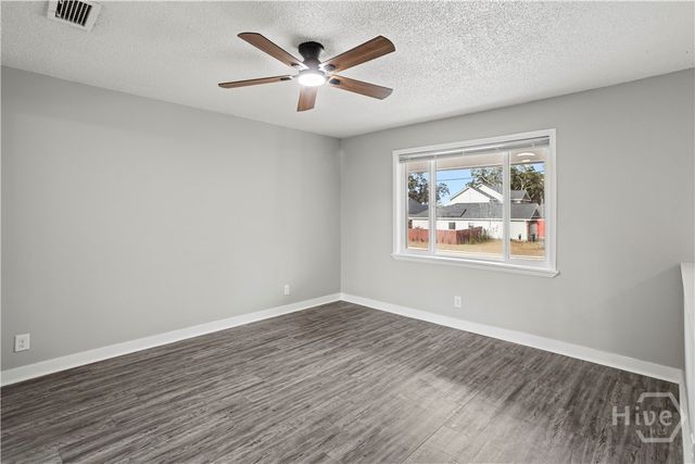 1040 Live Oak Drive, Hinesville, GA 31313