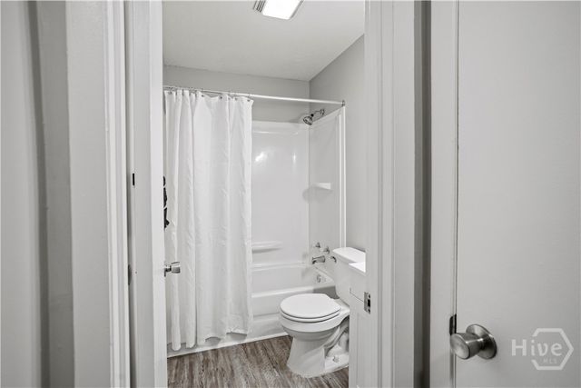 1040 Live Oak Drive, Hinesville, GA 31313