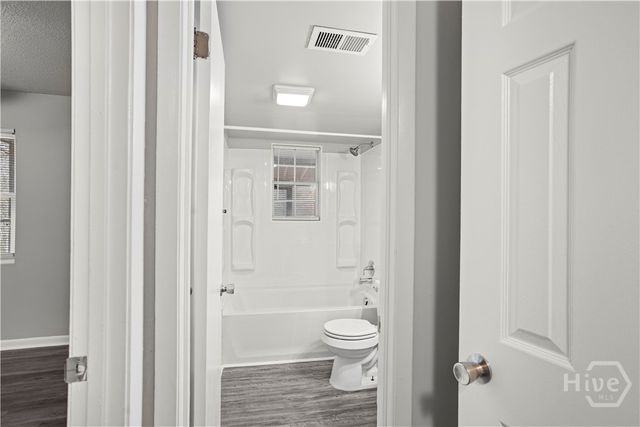 1040 Live Oak Drive, Hinesville, GA 31313