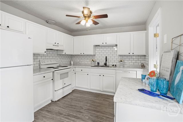 1040 Live Oak Drive, Hinesville, GA 31313