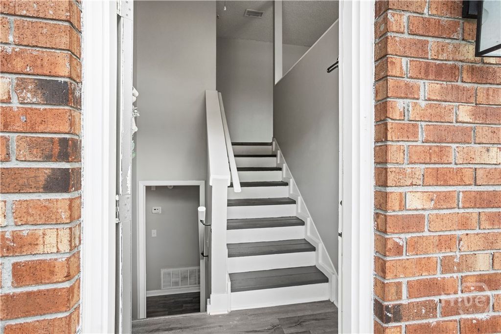 1040 Live Oak Drive, Hinesville, GA 31313