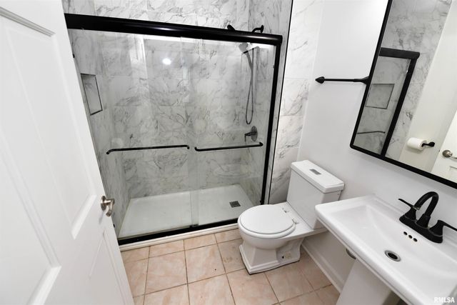 1507 NE PERRY Avenue, Peoria, IL 61603