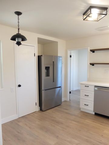 1822 Joaquin St, Modesto, CA 95350