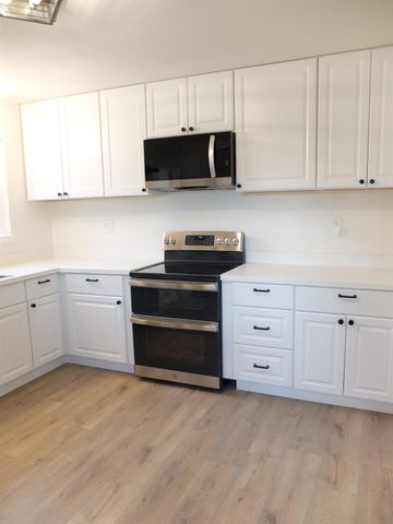 1822 Joaquin St, Modesto, CA 95350