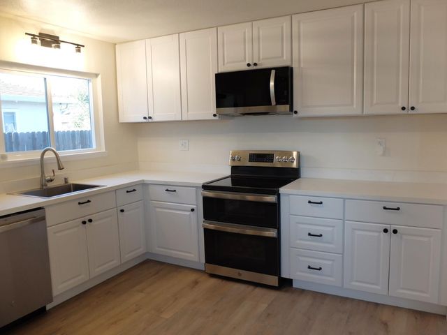 1822 Joaquin St, Modesto, CA 95350