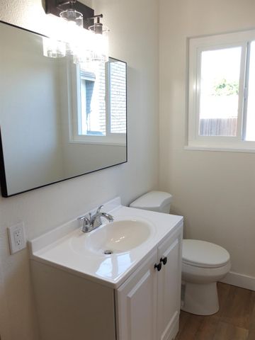 1822 Joaquin St, Modesto, CA 95350