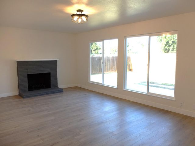 1822 Joaquin St, Modesto, CA 95350