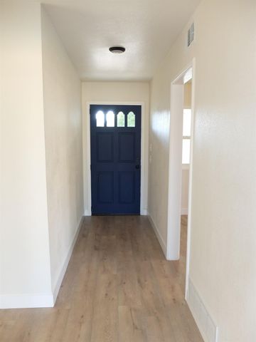 1822 Joaquin St, Modesto, CA 95350
