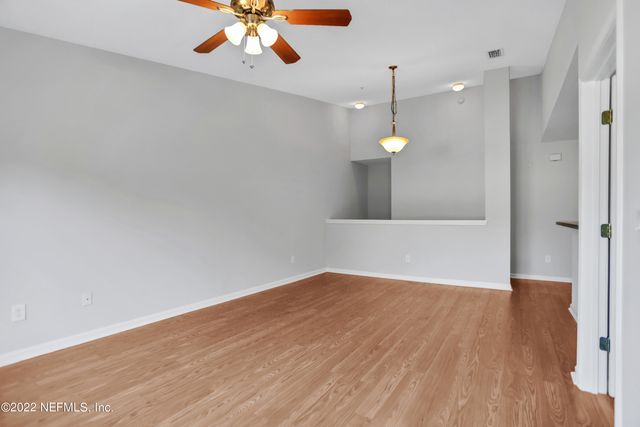 7051 DEER LODGE Circle 107, Jacksonville, FL 32256