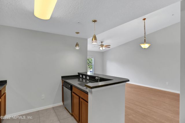 7051 DEER LODGE Circle 107, Jacksonville, FL 32256